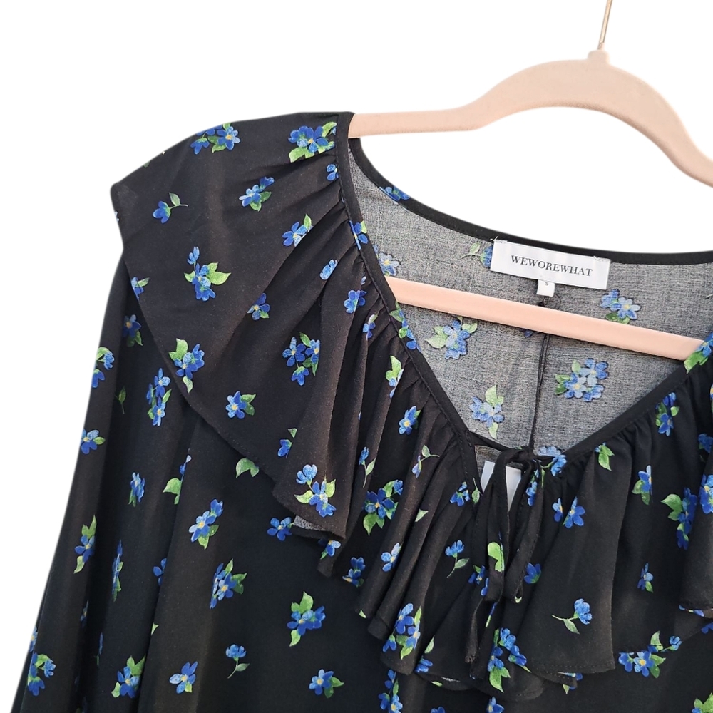 NWT Revolve Weworewhat Womens Floral Ruffled Bell Sleeve Blouse Size M - Picture 2 of 4